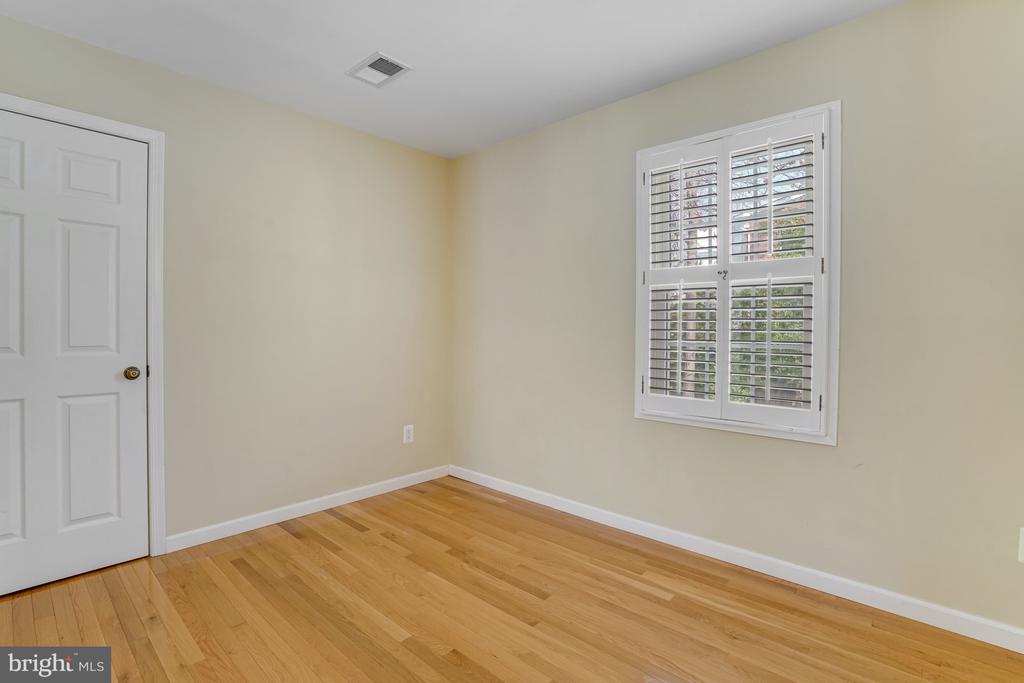 3719 KRYSIA COURT
