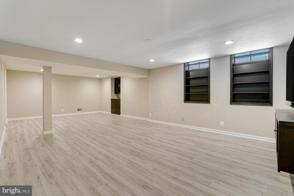 3719 KRYSIA COURT