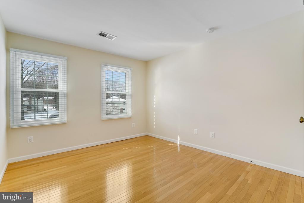 3719 KRYSIA COURT