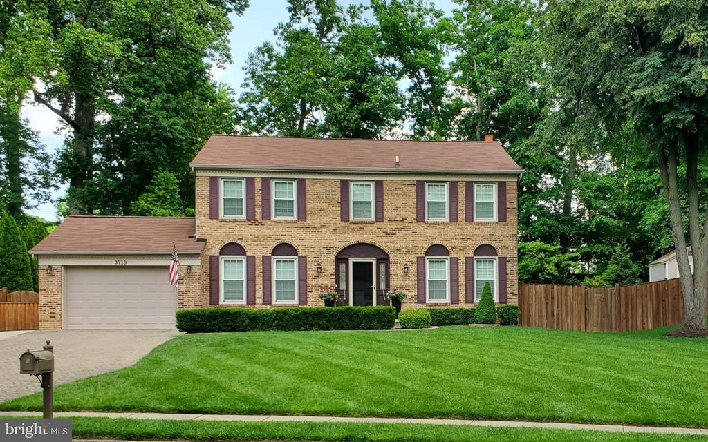 3719 KRYSIA COURT