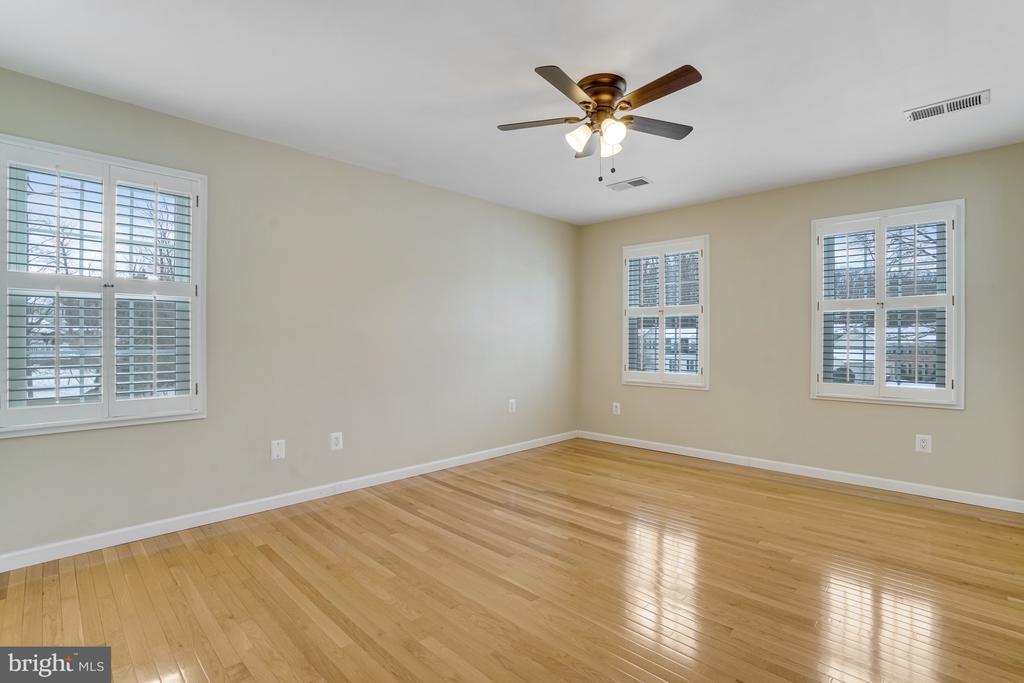 3719 KRYSIA COURT
