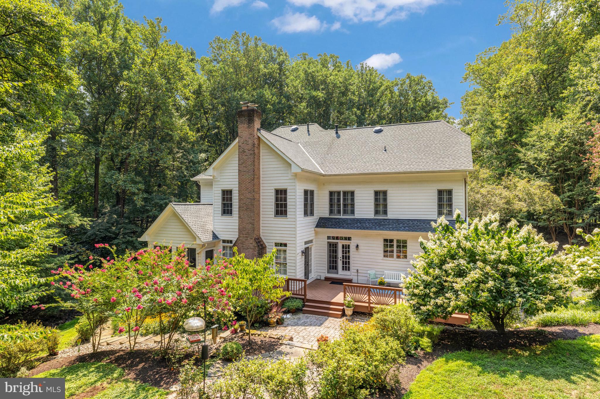 499 SENECA KNOLL COURT