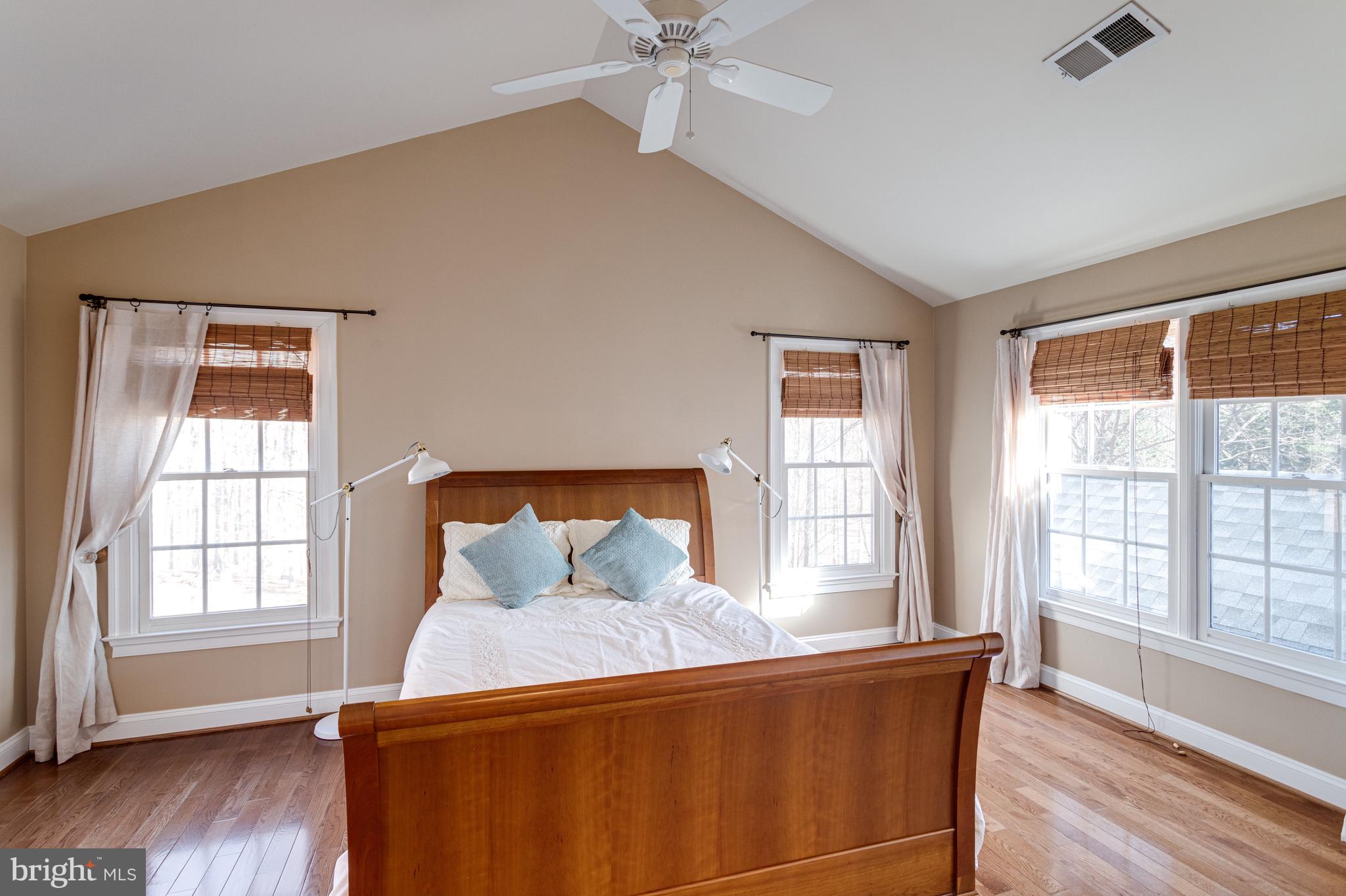 499 SENECA KNOLL COURT