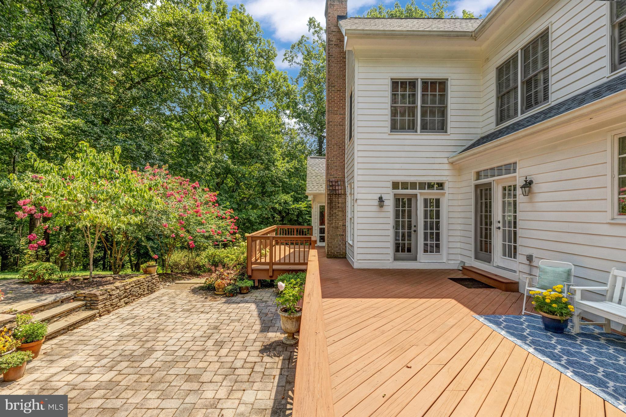 499 SENECA KNOLL COURT