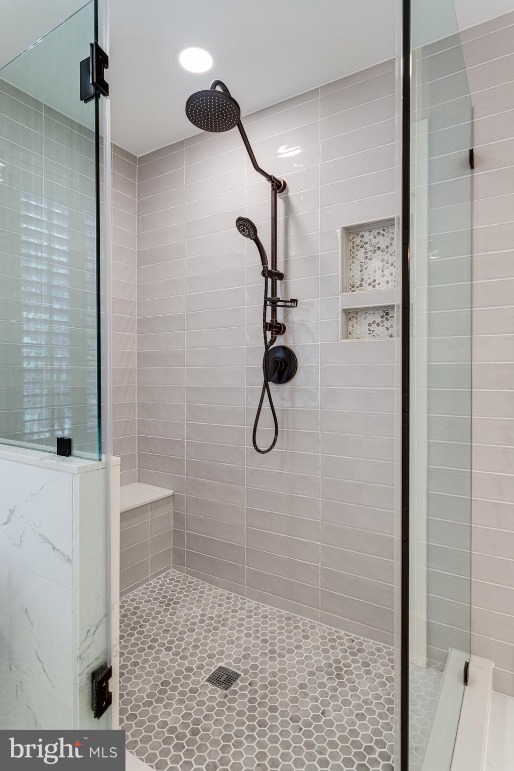 499 SENECA KNOLL COURT