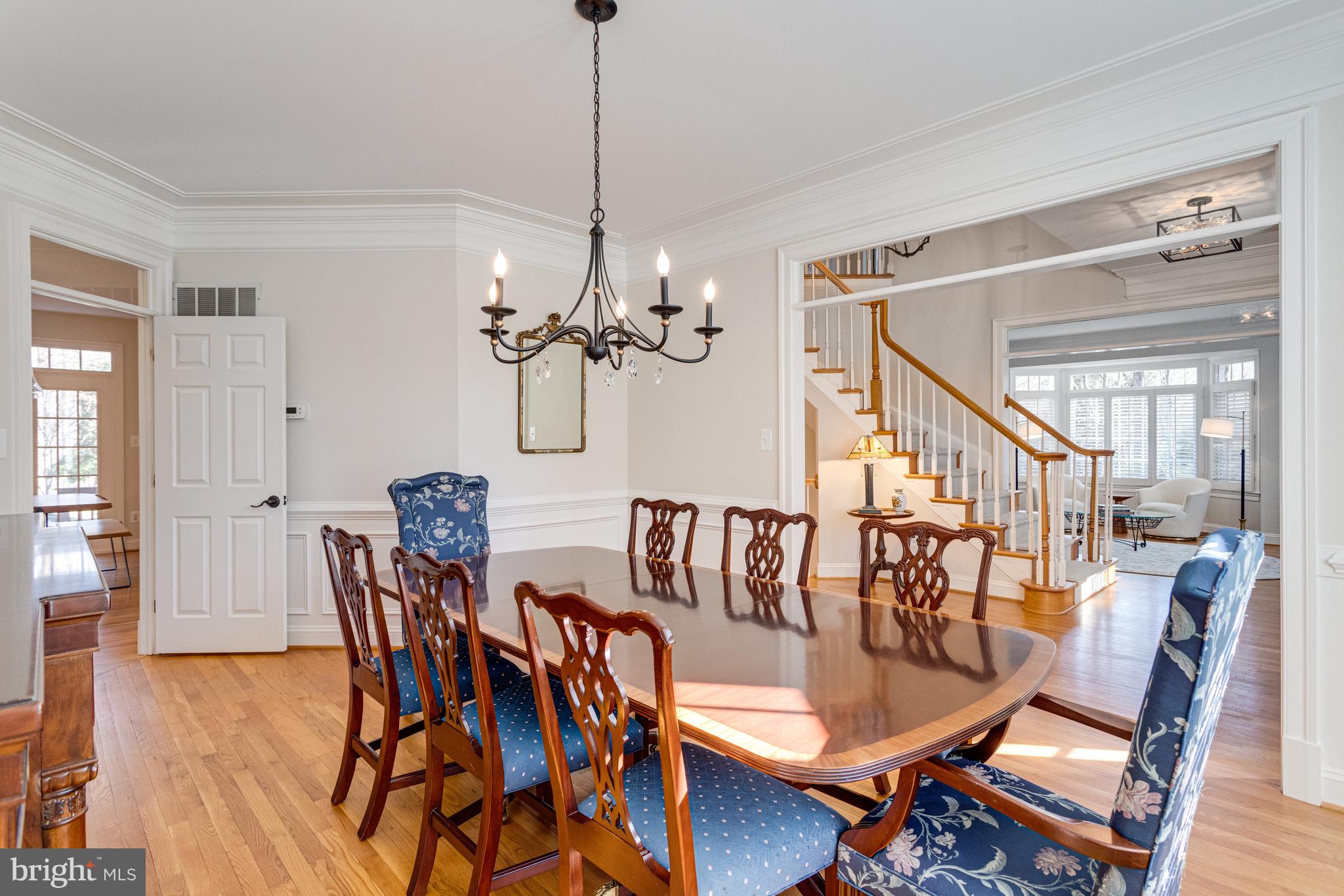 499 SENECA KNOLL COURT