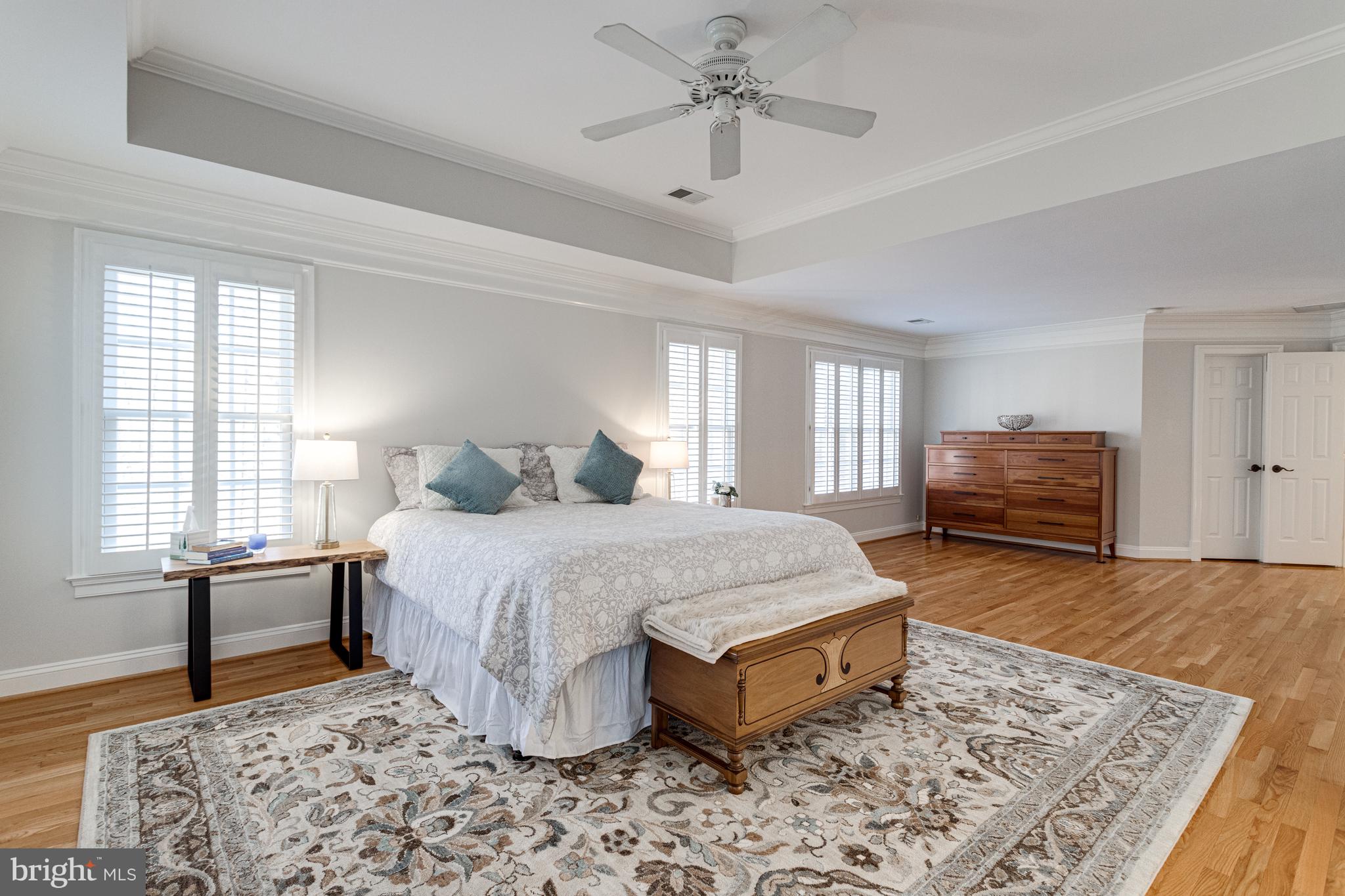 499 SENECA KNOLL COURT