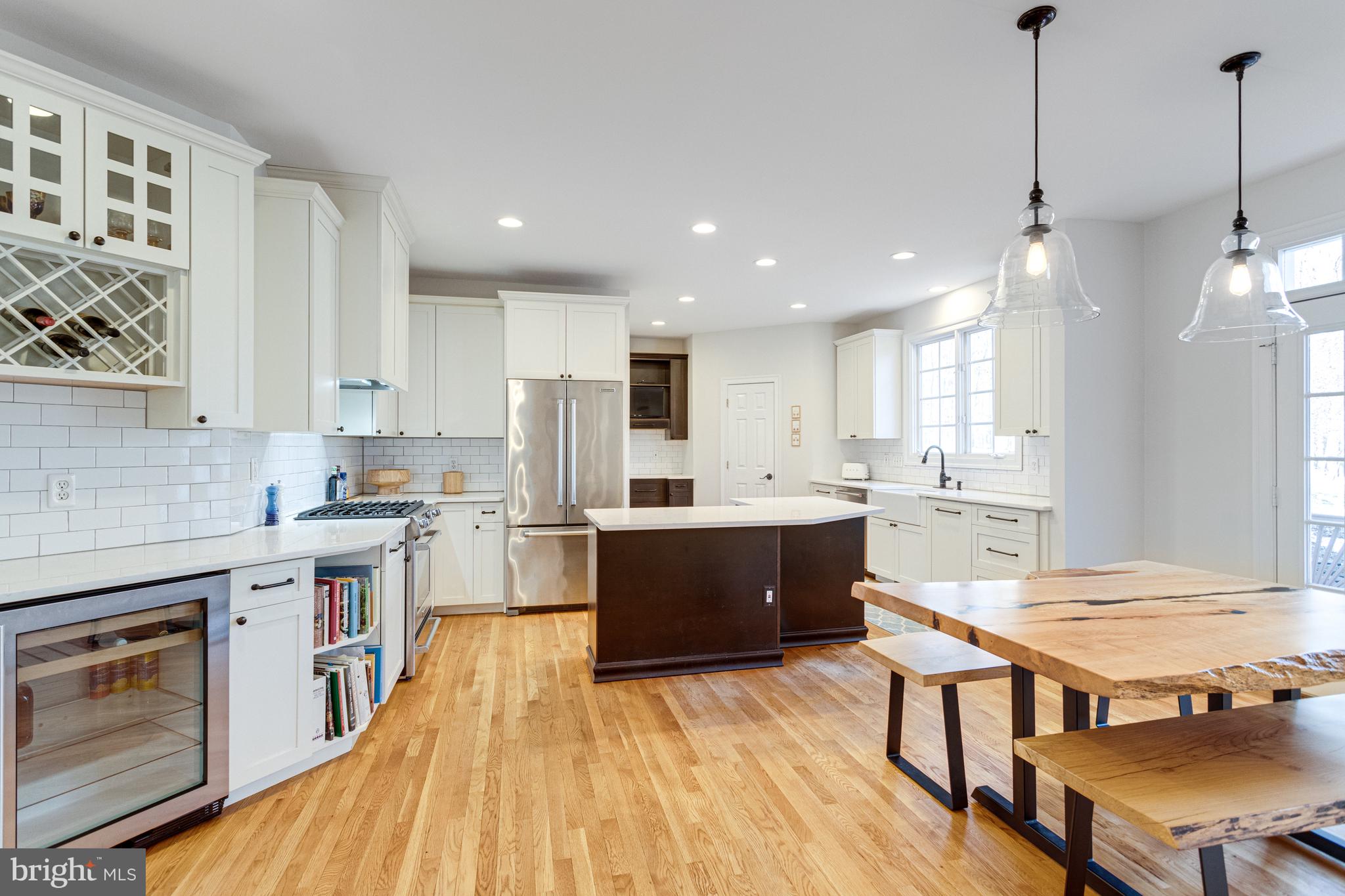 499 SENECA KNOLL COURT