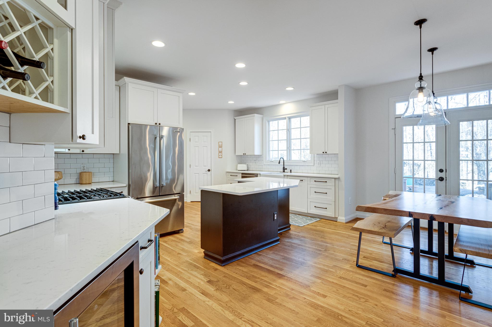 499 SENECA KNOLL COURT