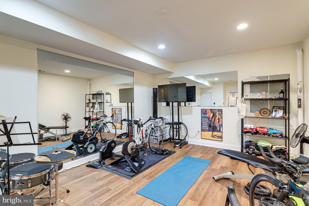 499 SENECA KNOLL COURT