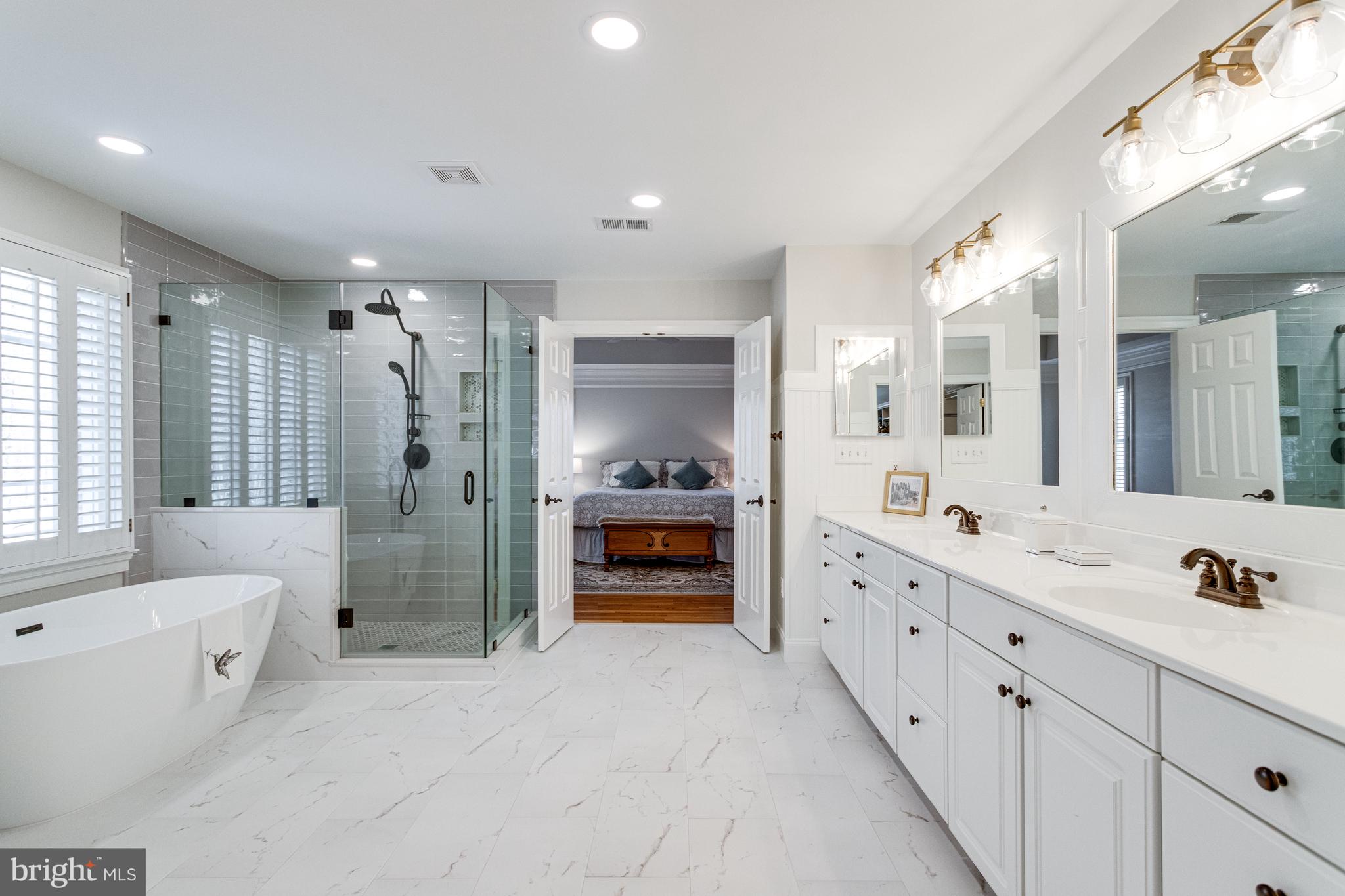 499 SENECA KNOLL COURT