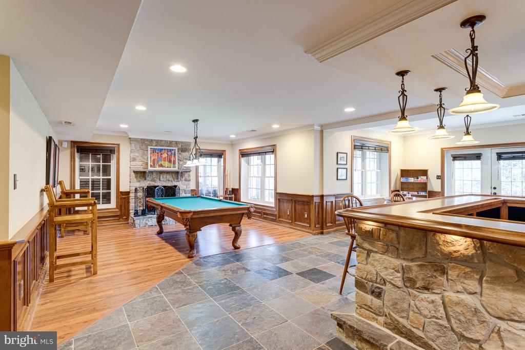 499 SENECA KNOLL COURT