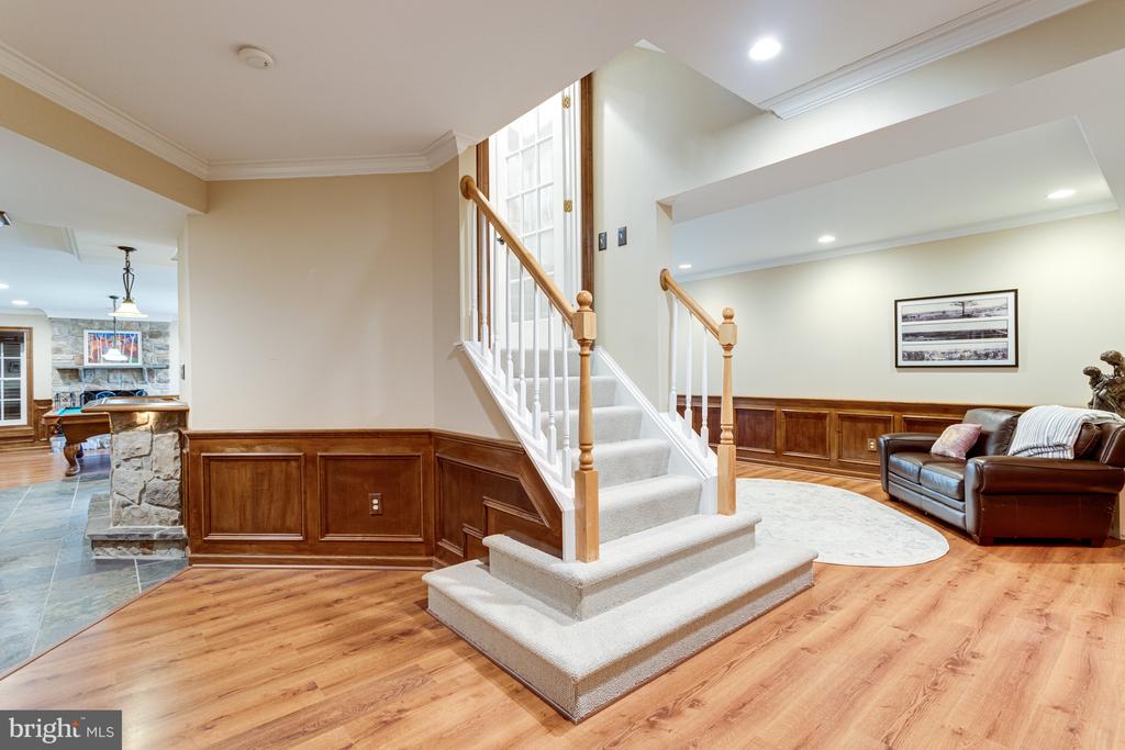 499 SENECA KNOLL COURT