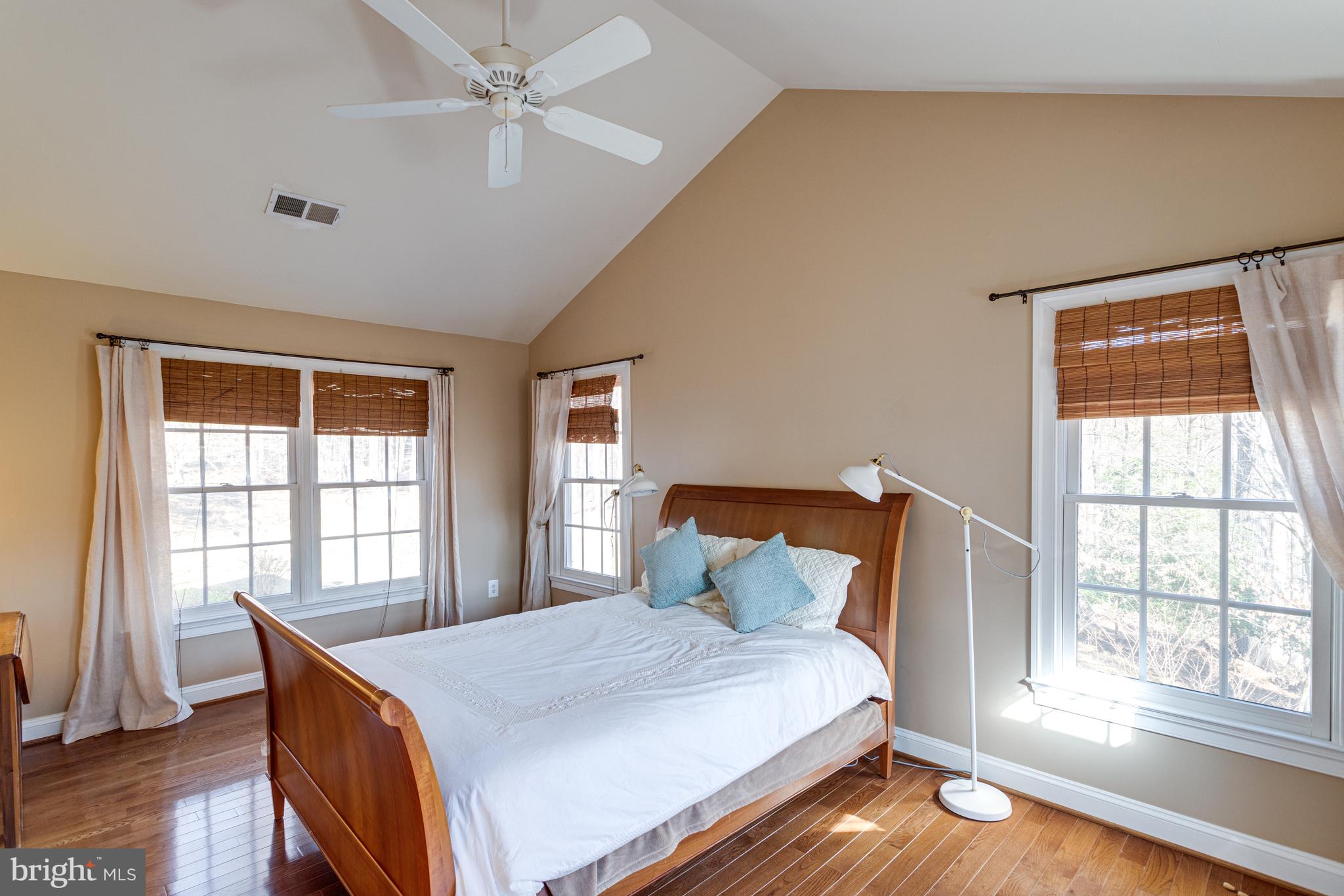 499 SENECA KNOLL COURT