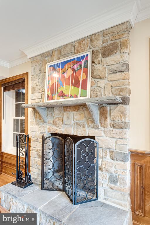499 SENECA KNOLL COURT