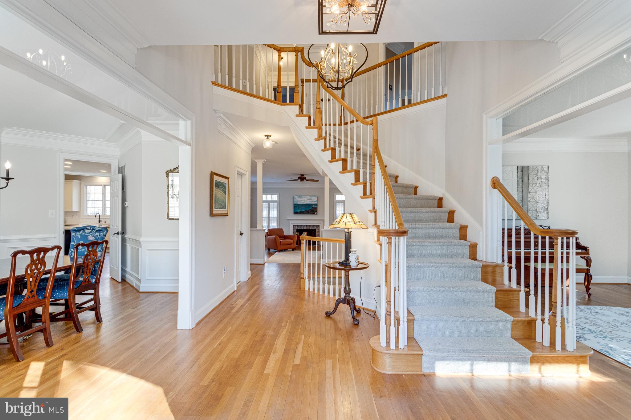 499 SENECA KNOLL COURT