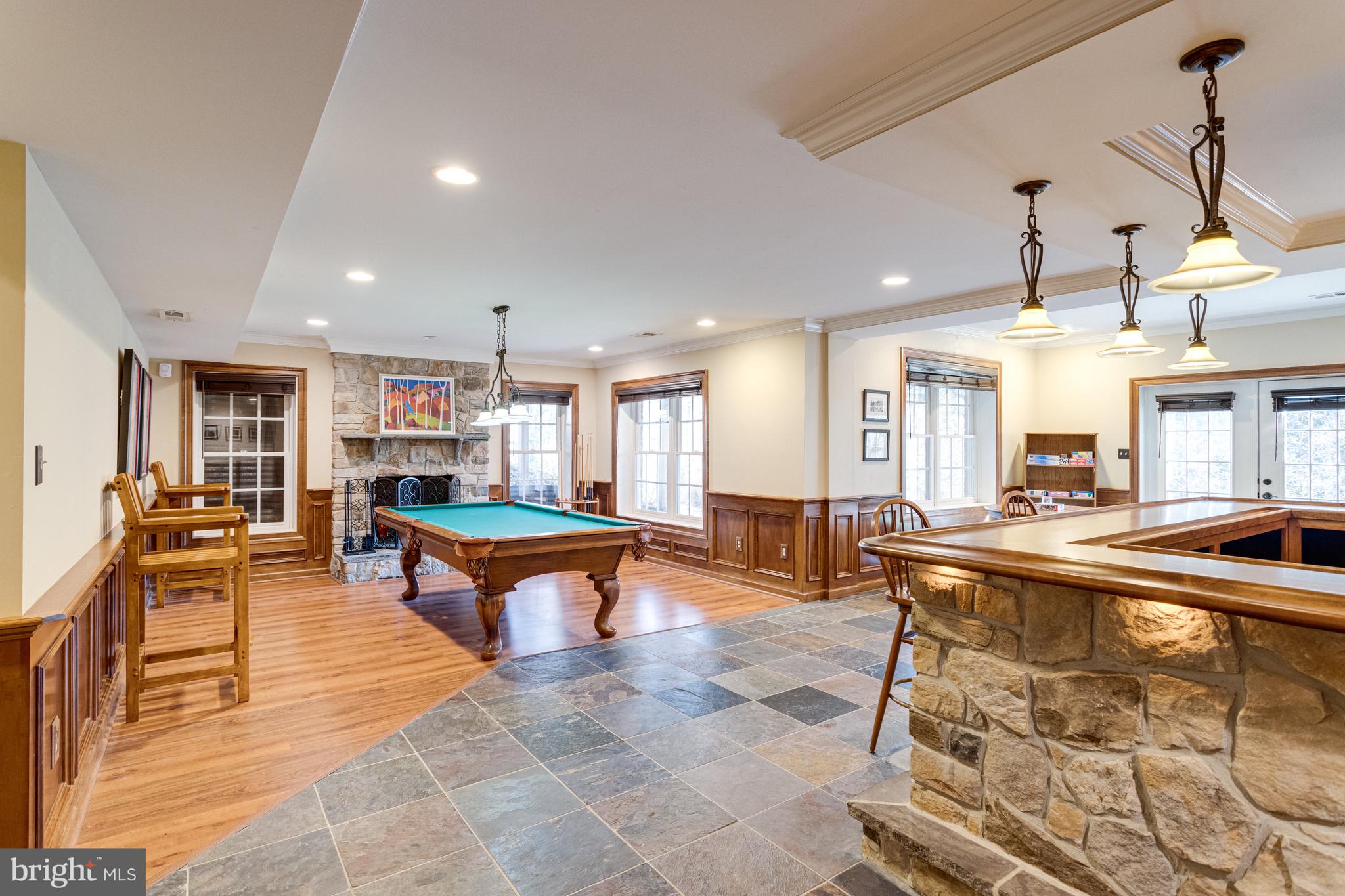 499 SENECA KNOLL COURT