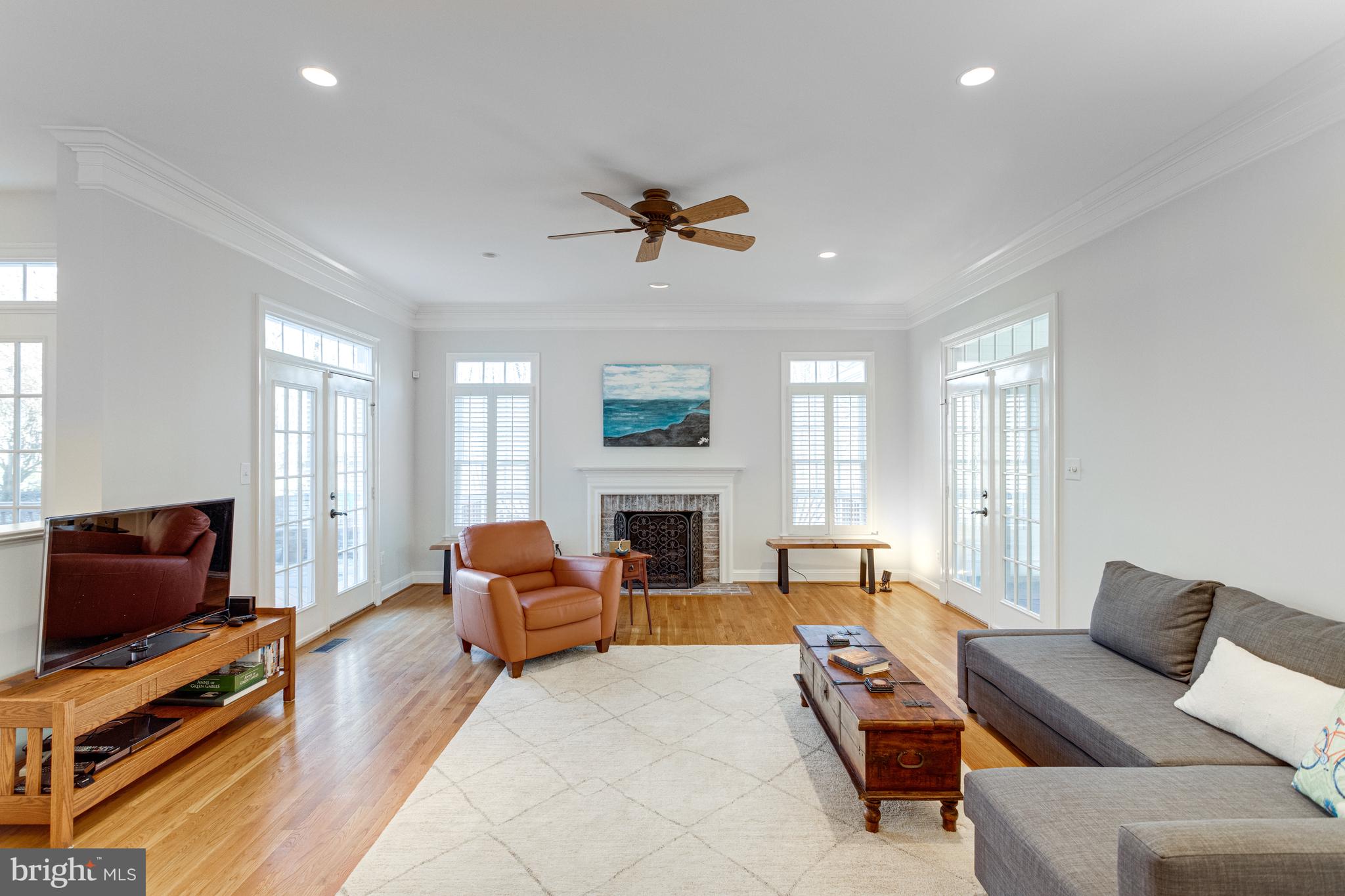 499 SENECA KNOLL COURT