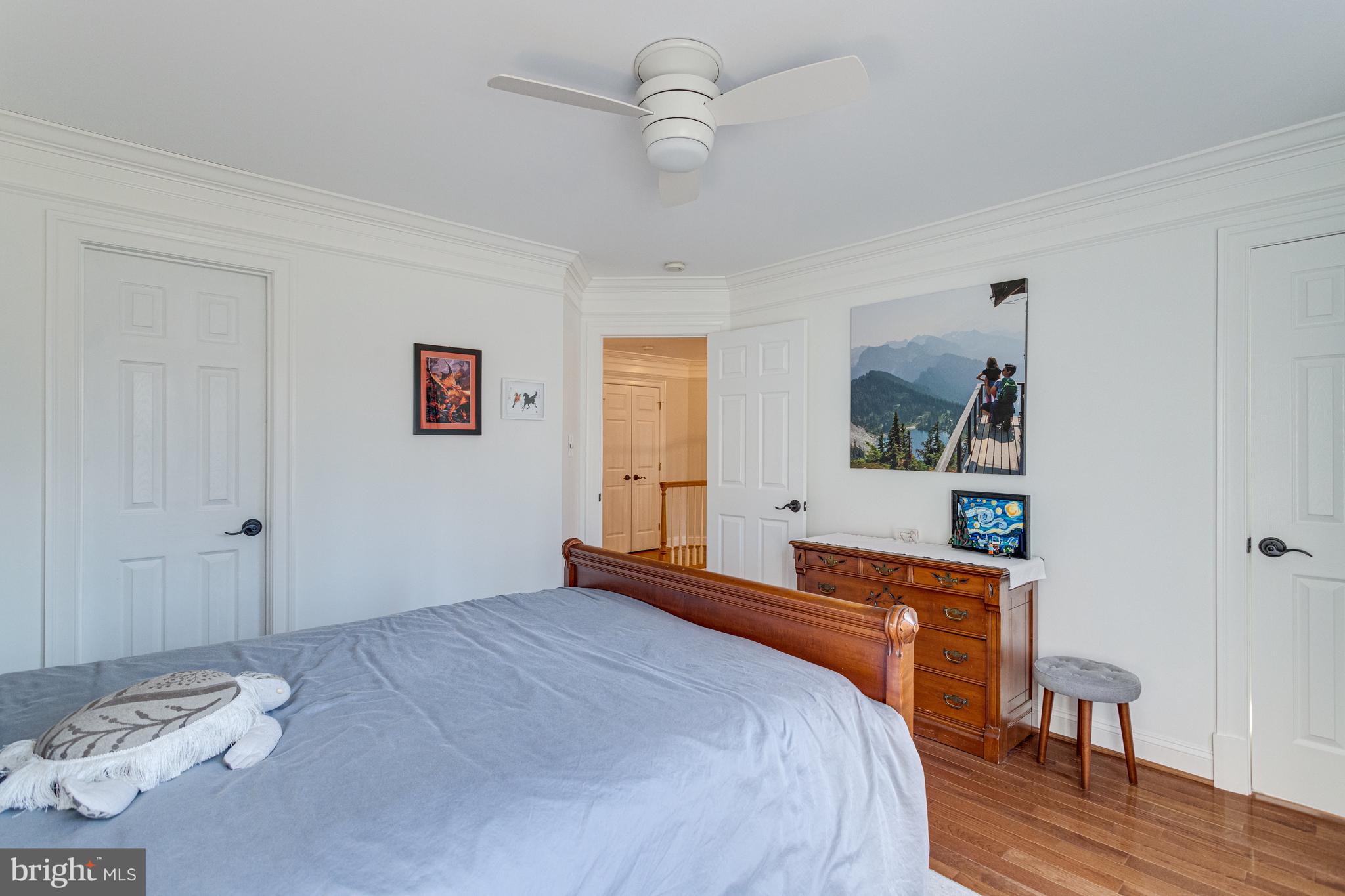 499 SENECA KNOLL COURT