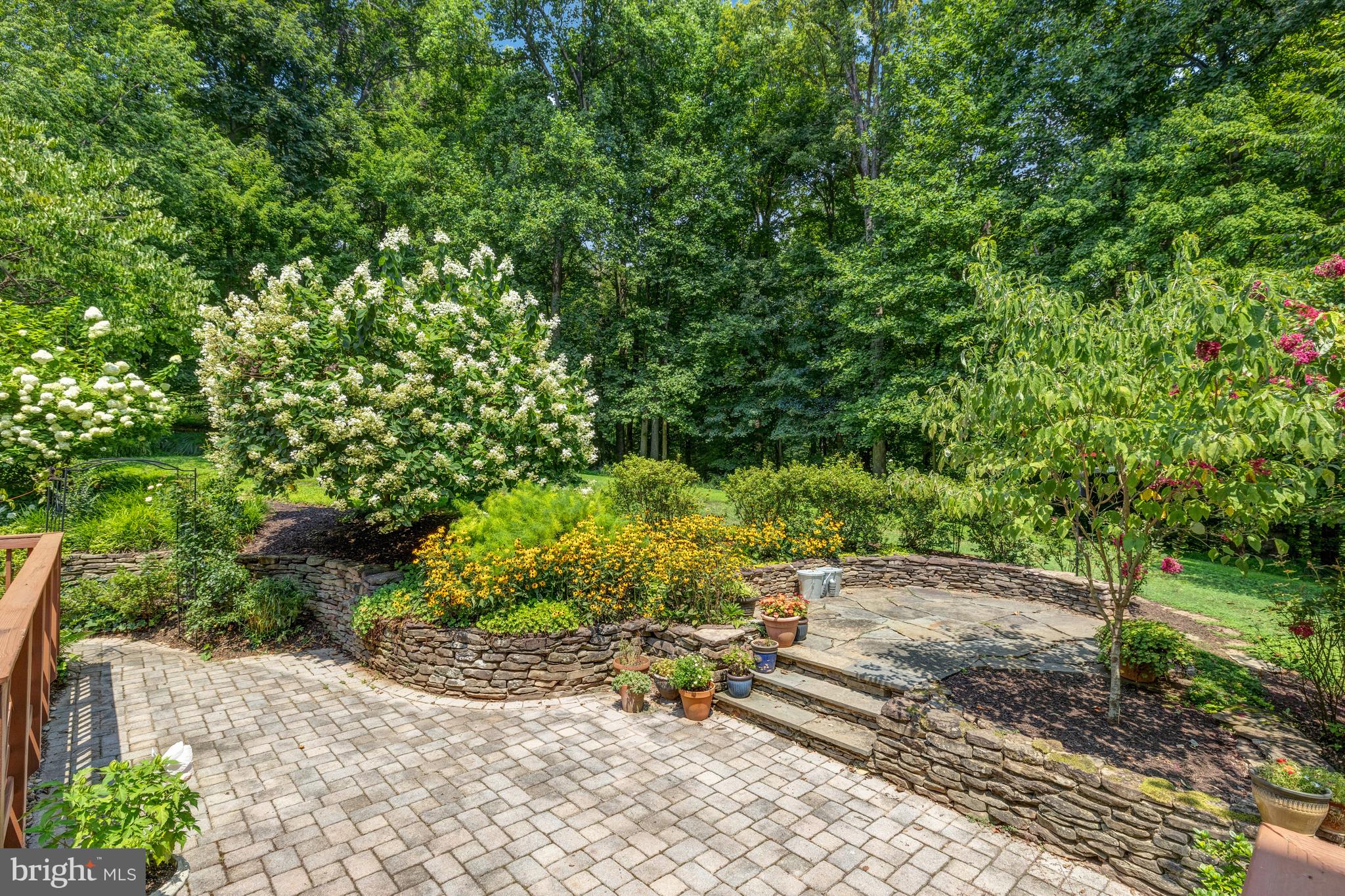 499 SENECA KNOLL COURT