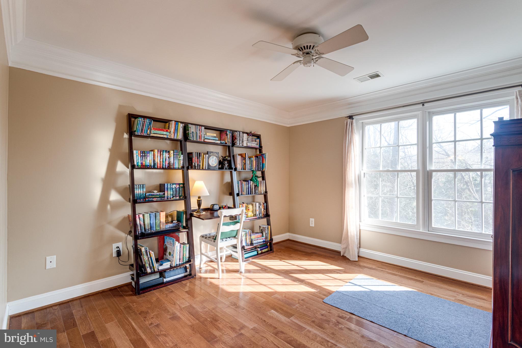 499 SENECA KNOLL COURT