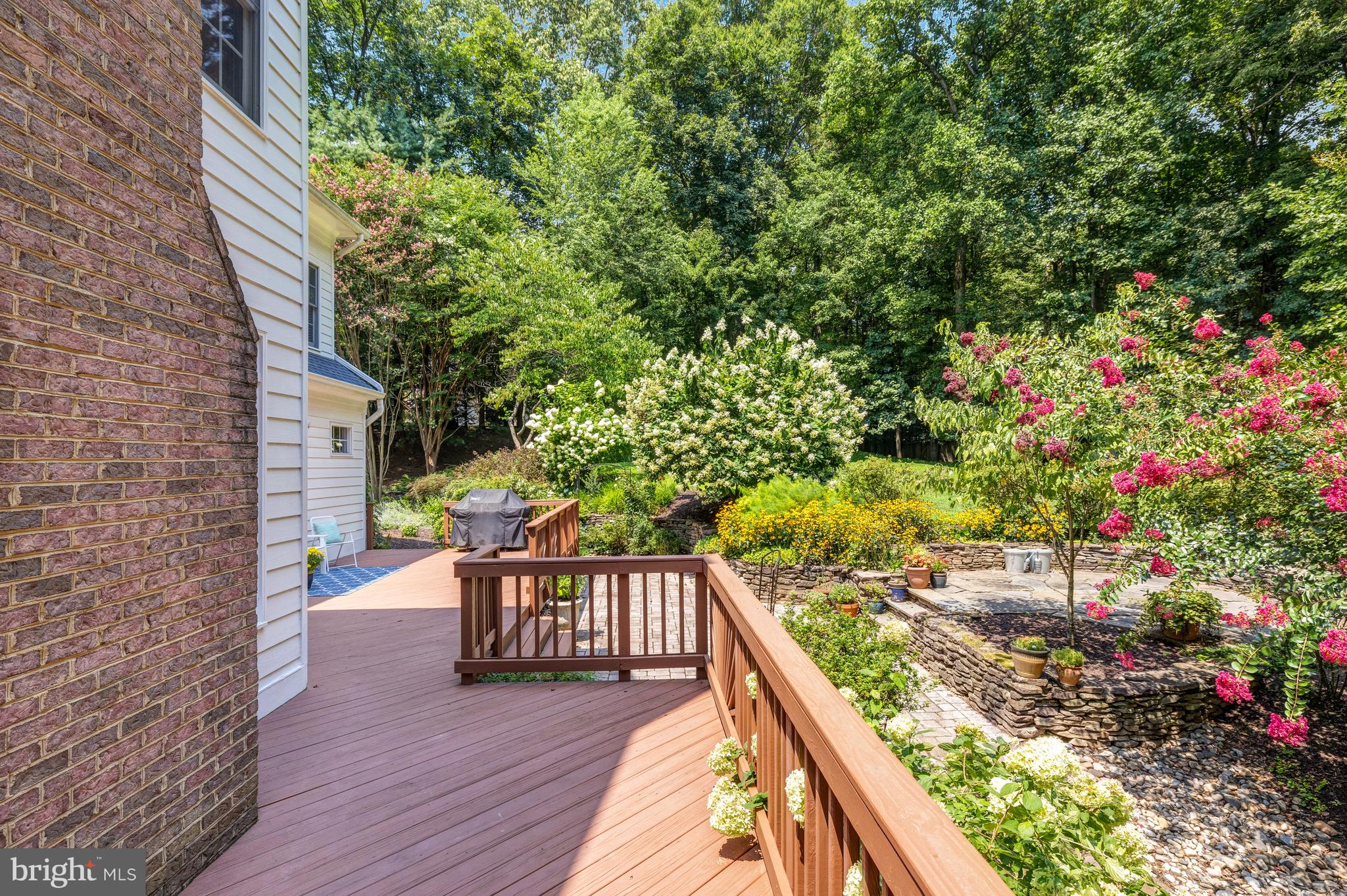 499 SENECA KNOLL COURT