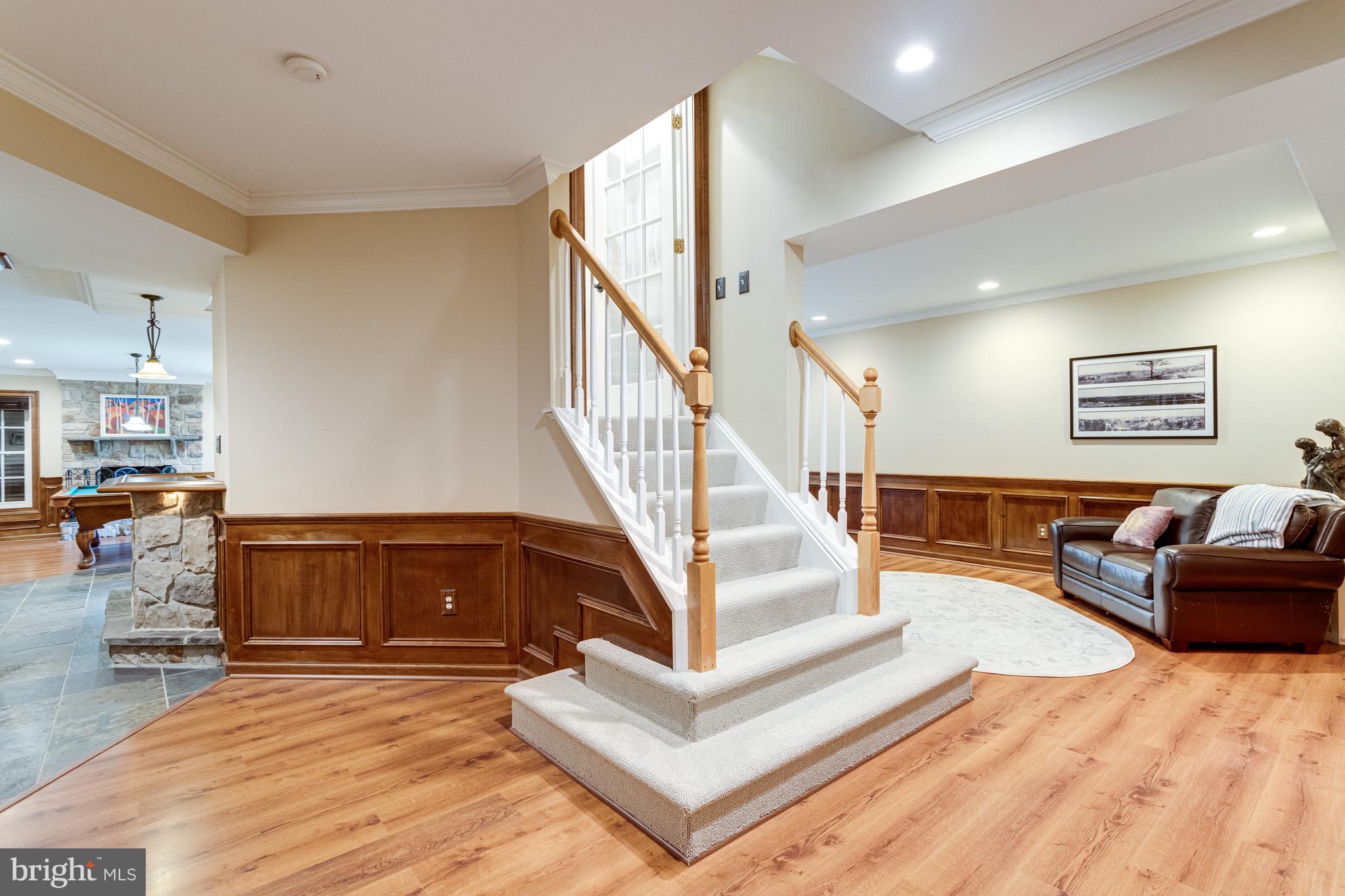 499 SENECA KNOLL COURT