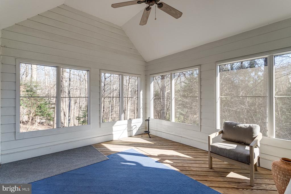 499 SENECA KNOLL COURT