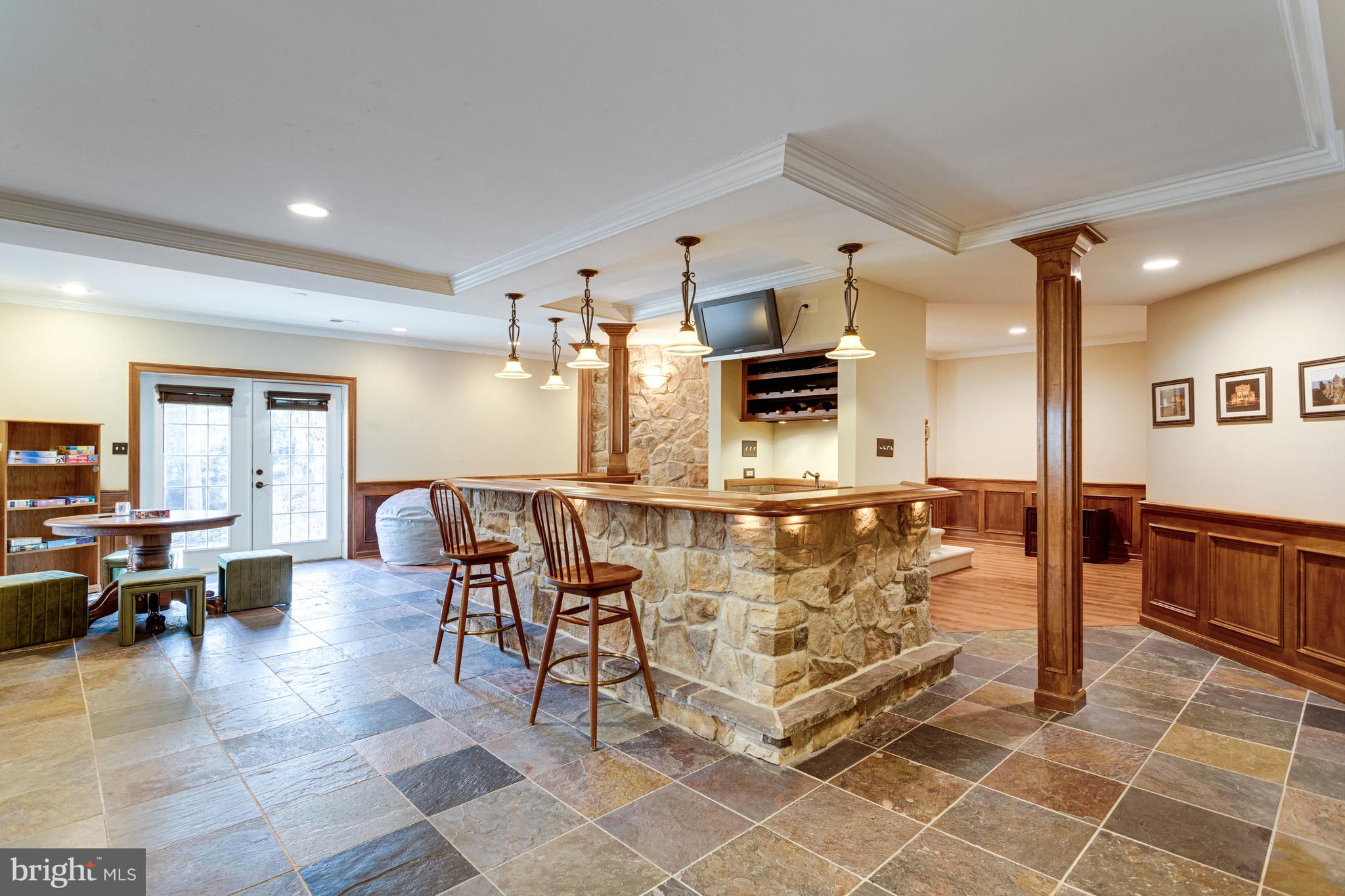 499 SENECA KNOLL COURT