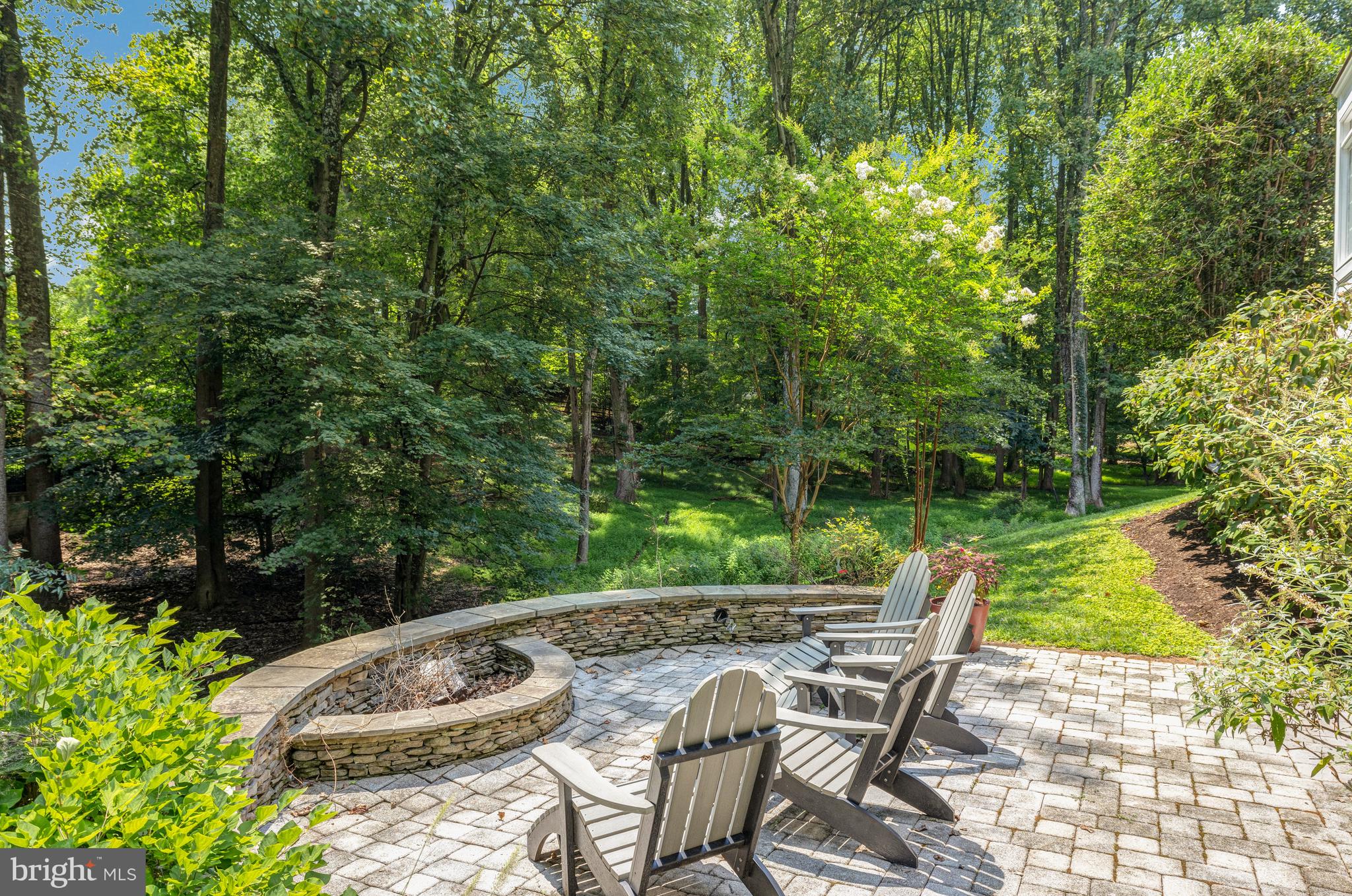 499 SENECA KNOLL COURT