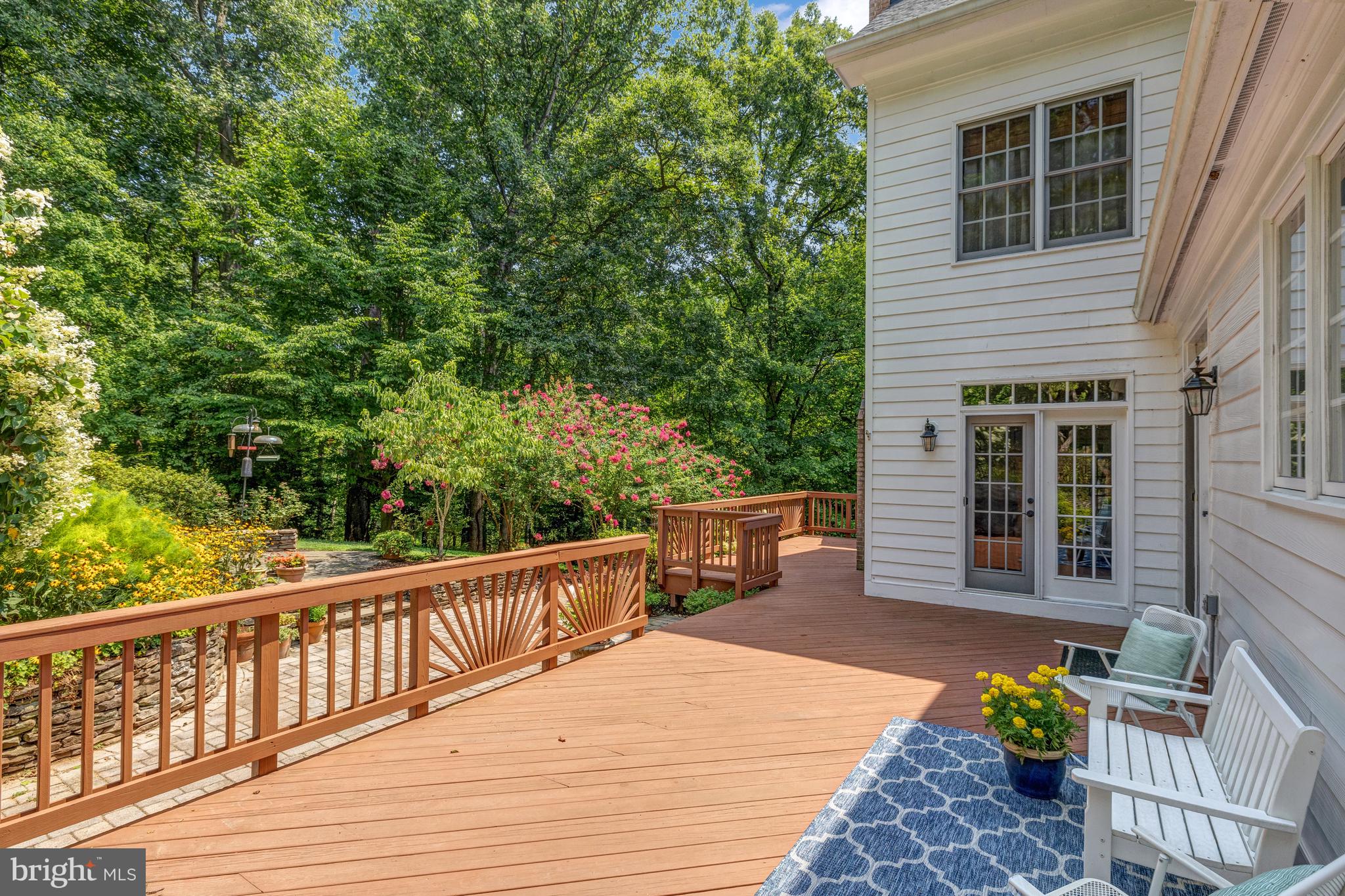 499 SENECA KNOLL COURT