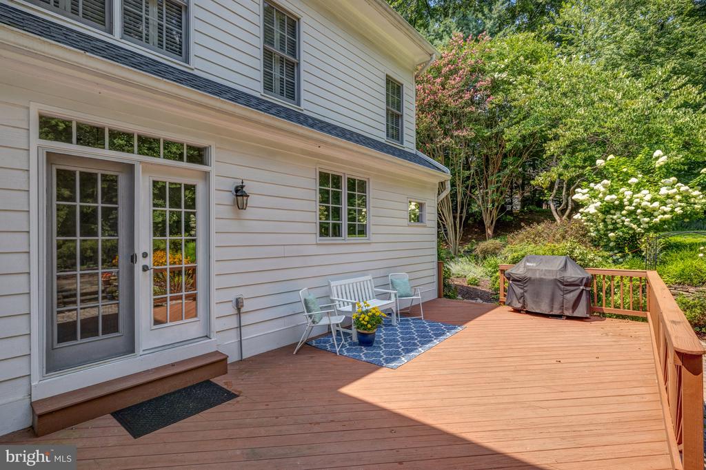 499 SENECA KNOLL COURT