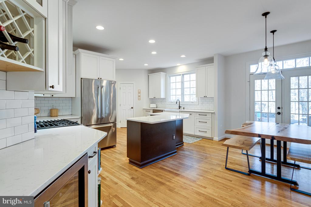 499 SENECA KNOLL COURT