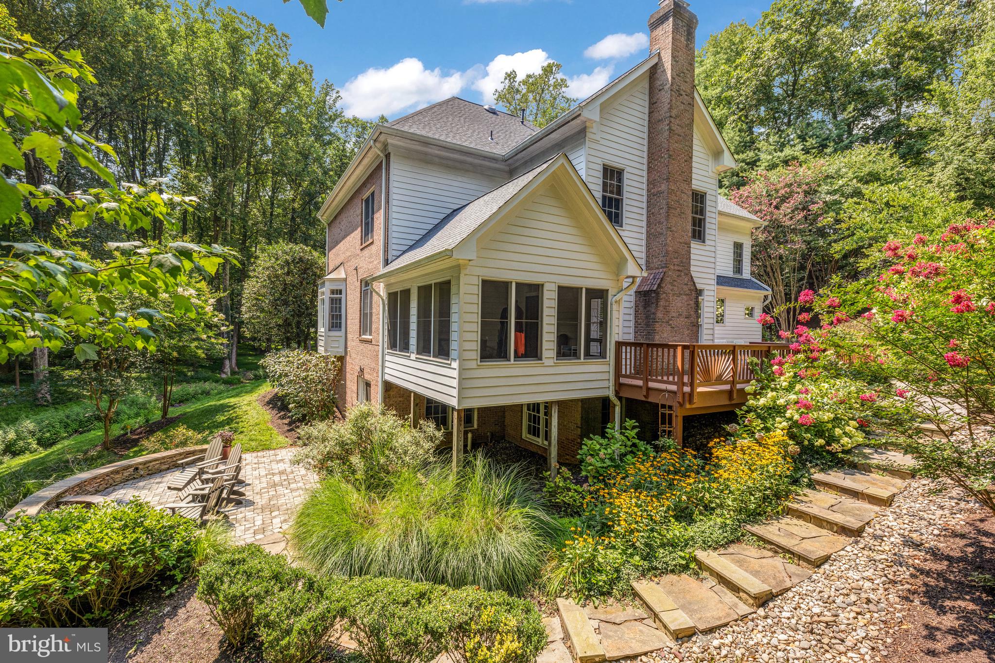 499 SENECA KNOLL COURT