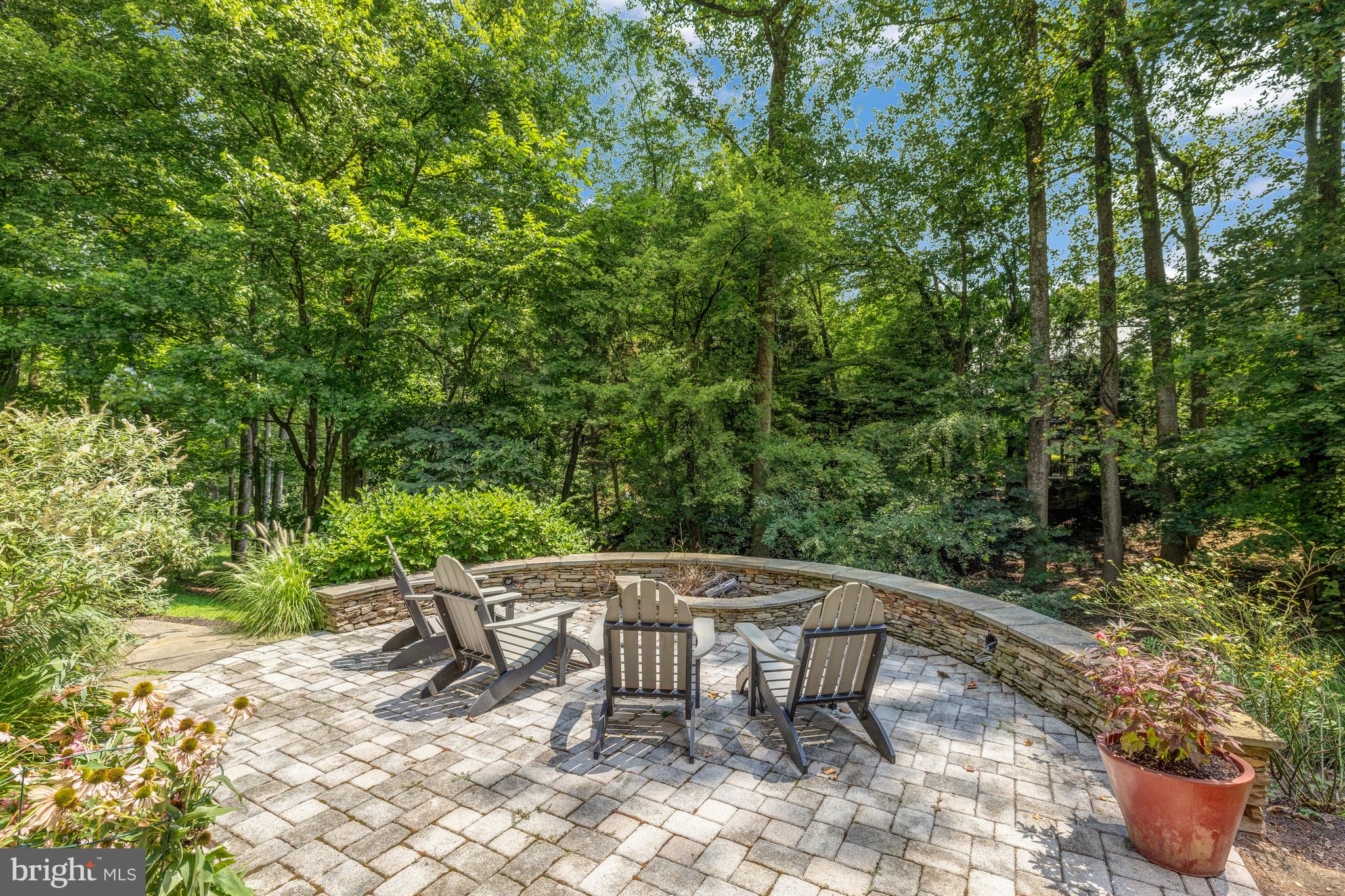 499 SENECA KNOLL COURT