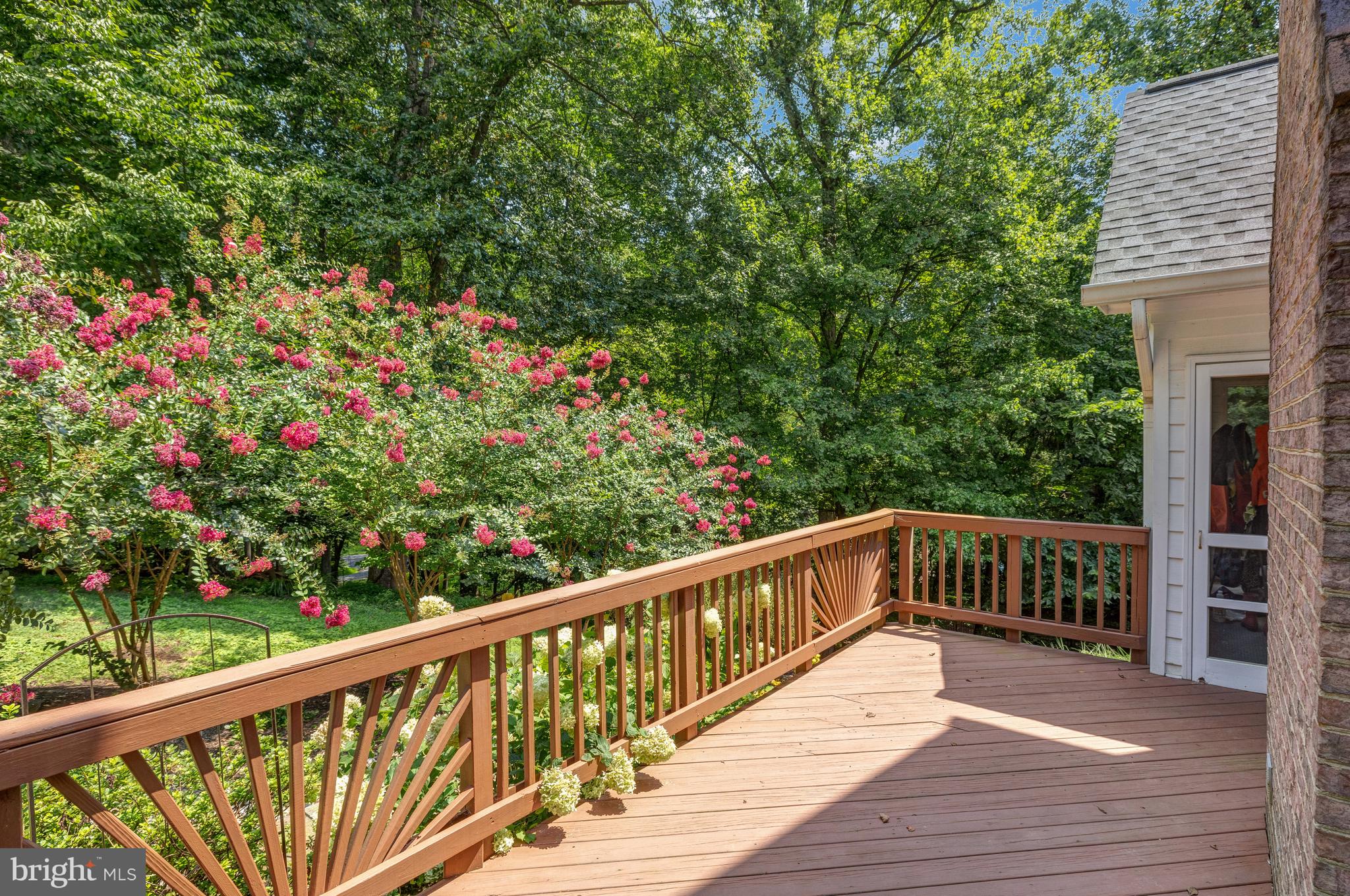 499 SENECA KNOLL COURT