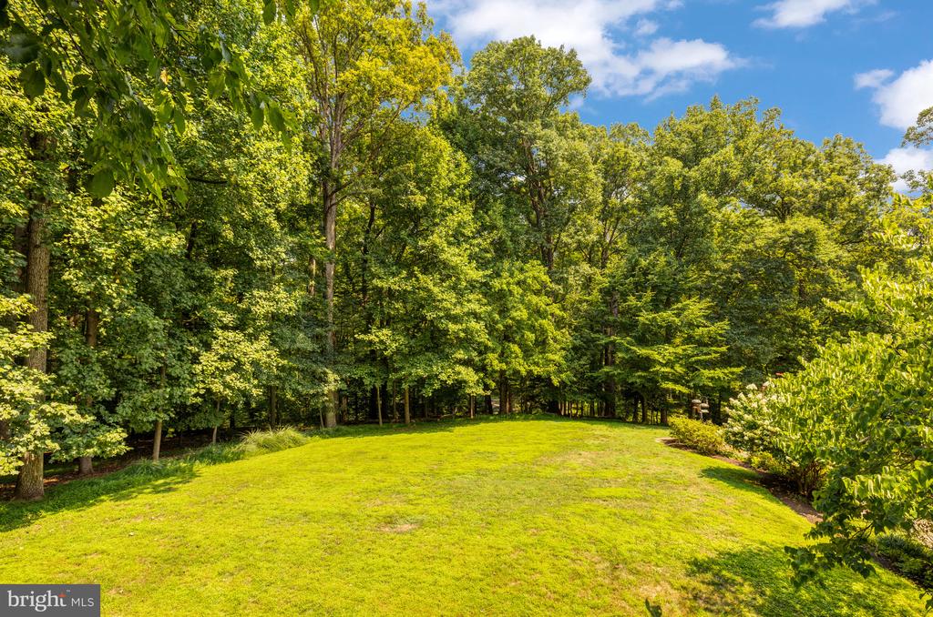 499 SENECA KNOLL COURT