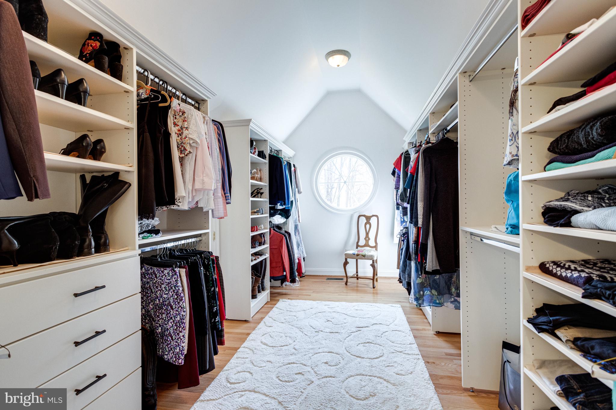 499 SENECA KNOLL COURT