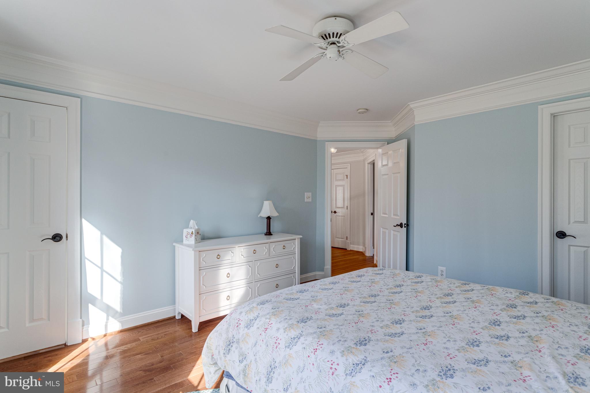 499 SENECA KNOLL COURT