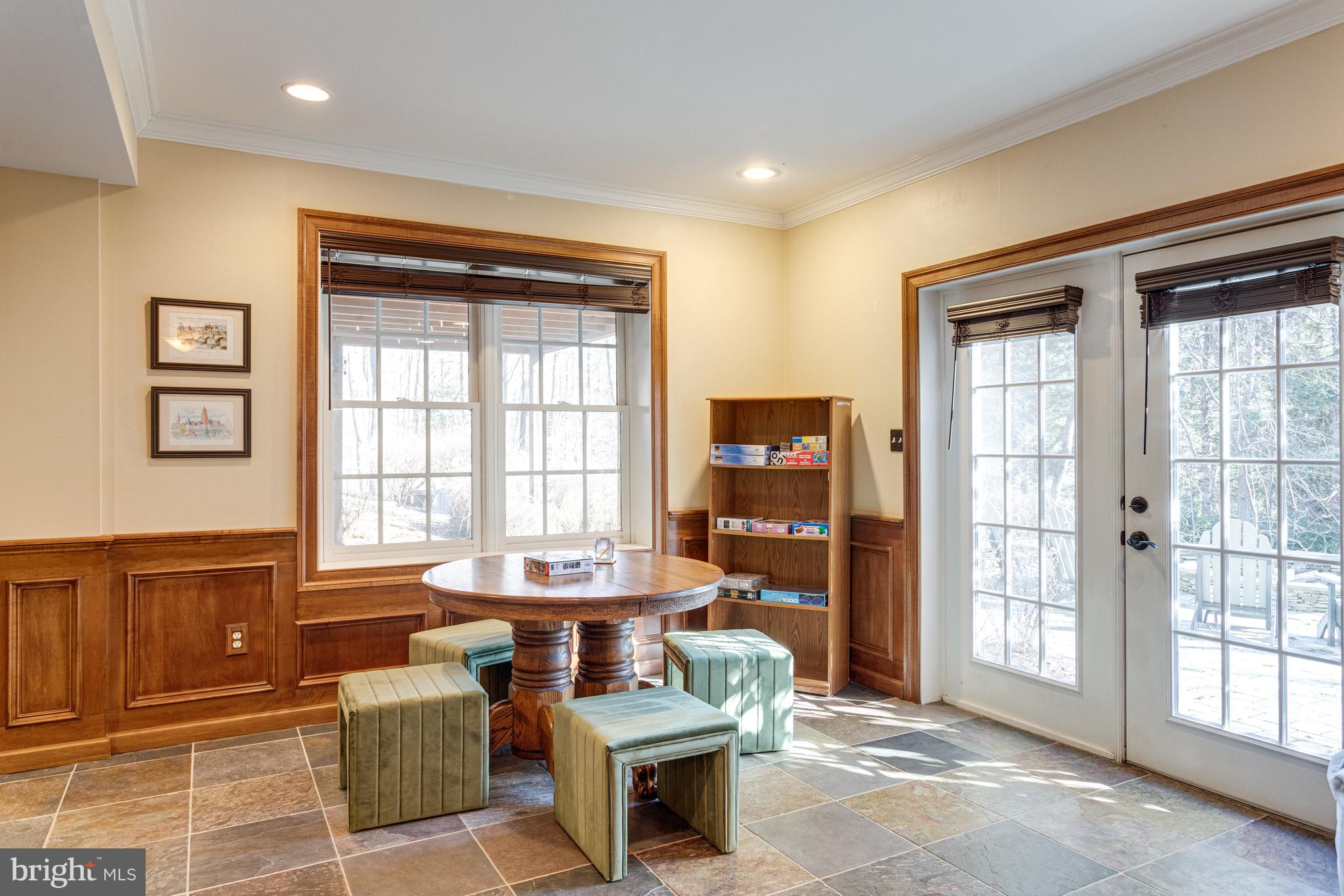 499 SENECA KNOLL COURT