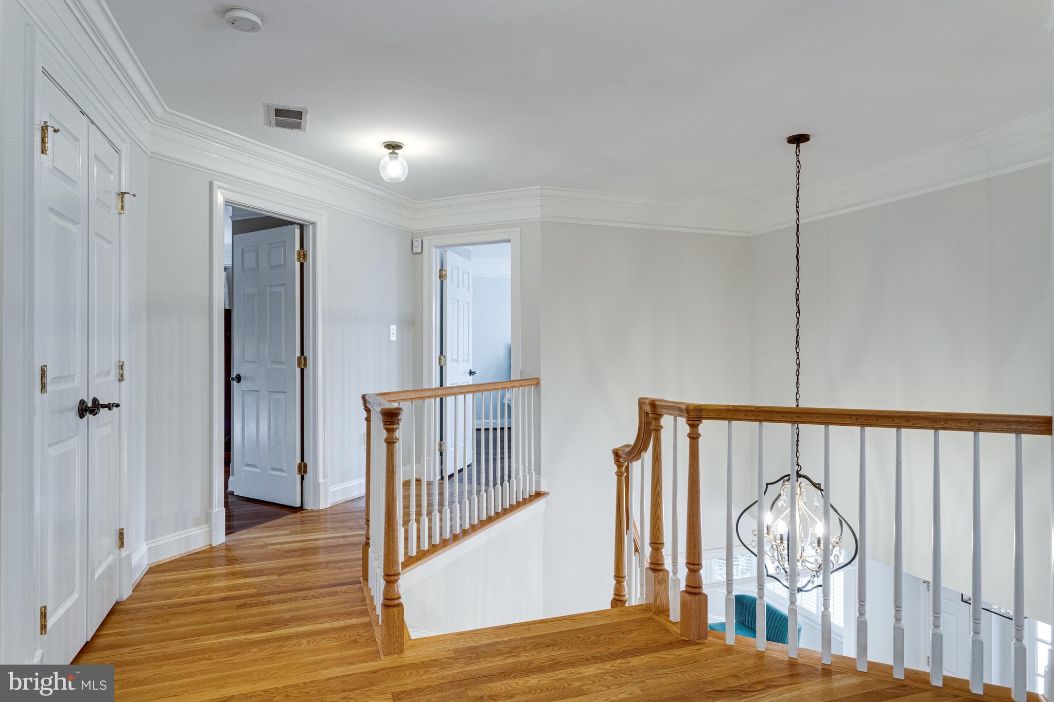 499 SENECA KNOLL COURT