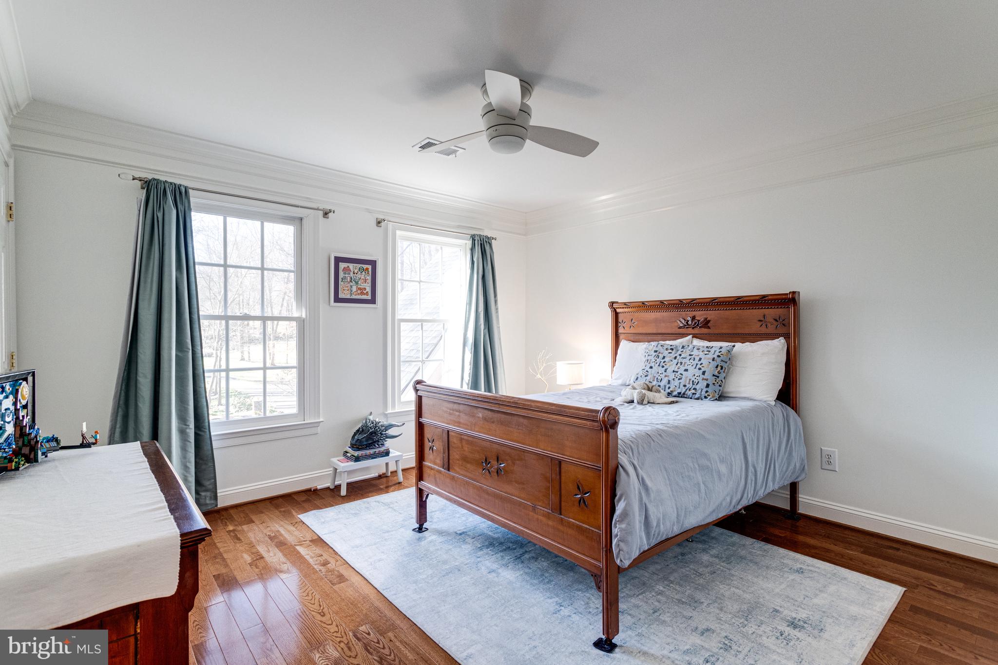 499 SENECA KNOLL COURT