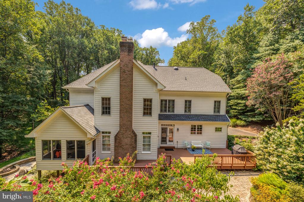 499 SENECA KNOLL COURT
