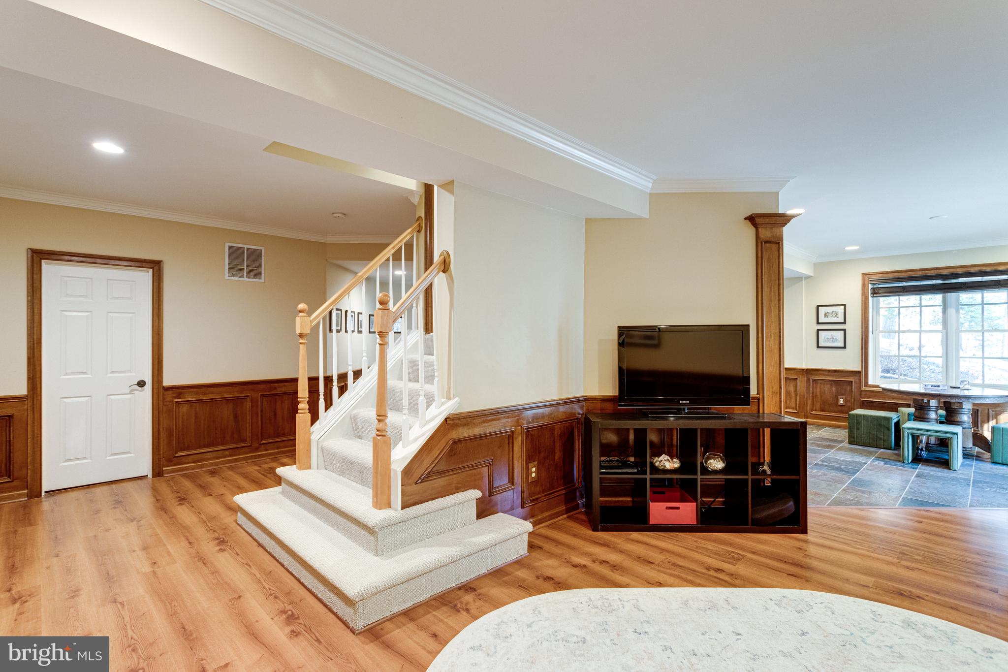 499 SENECA KNOLL COURT