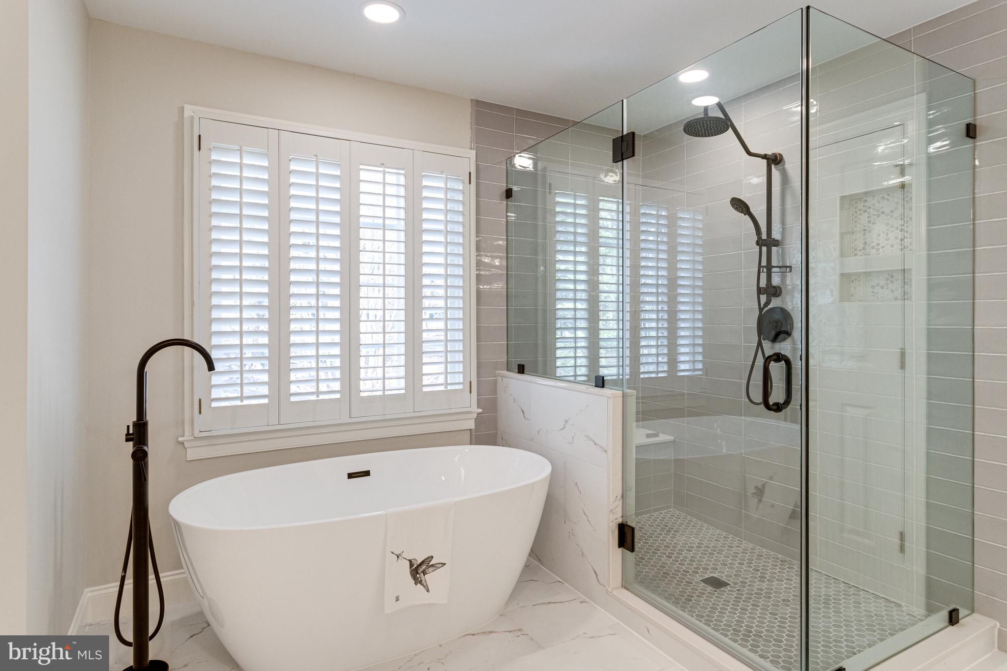 499 SENECA KNOLL COURT