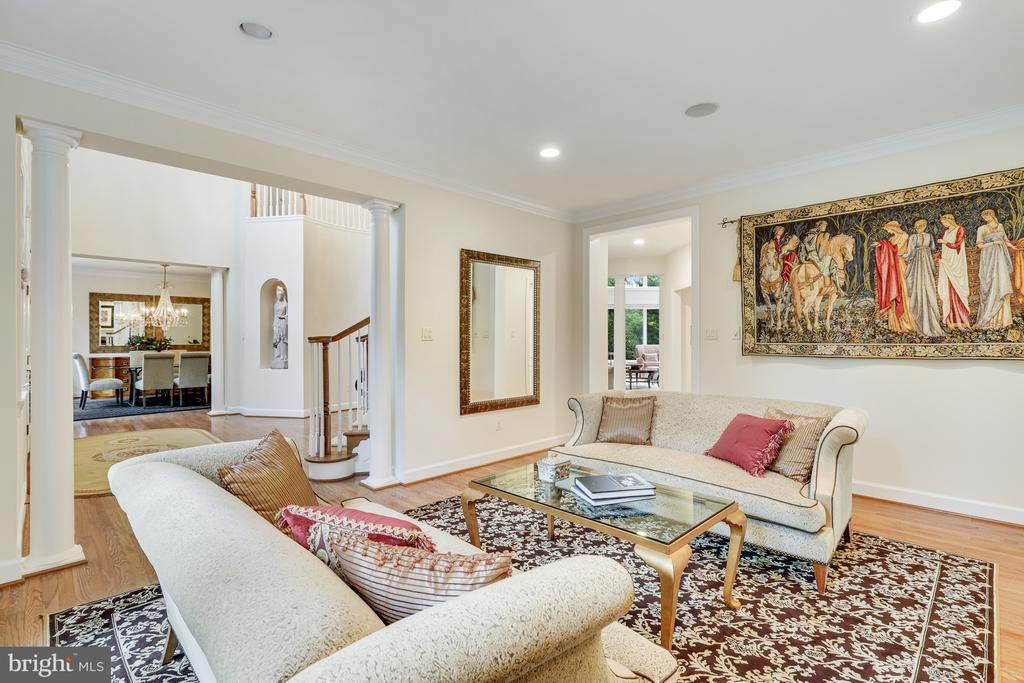 912 CENTRILLION DRIVE