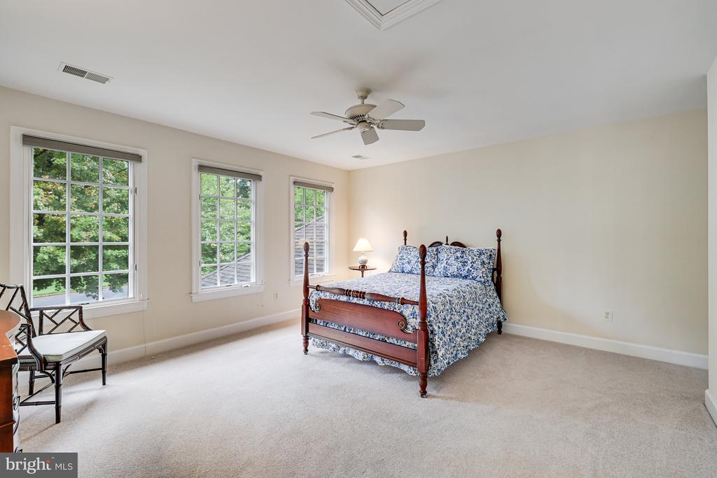 912 CENTRILLION DRIVE