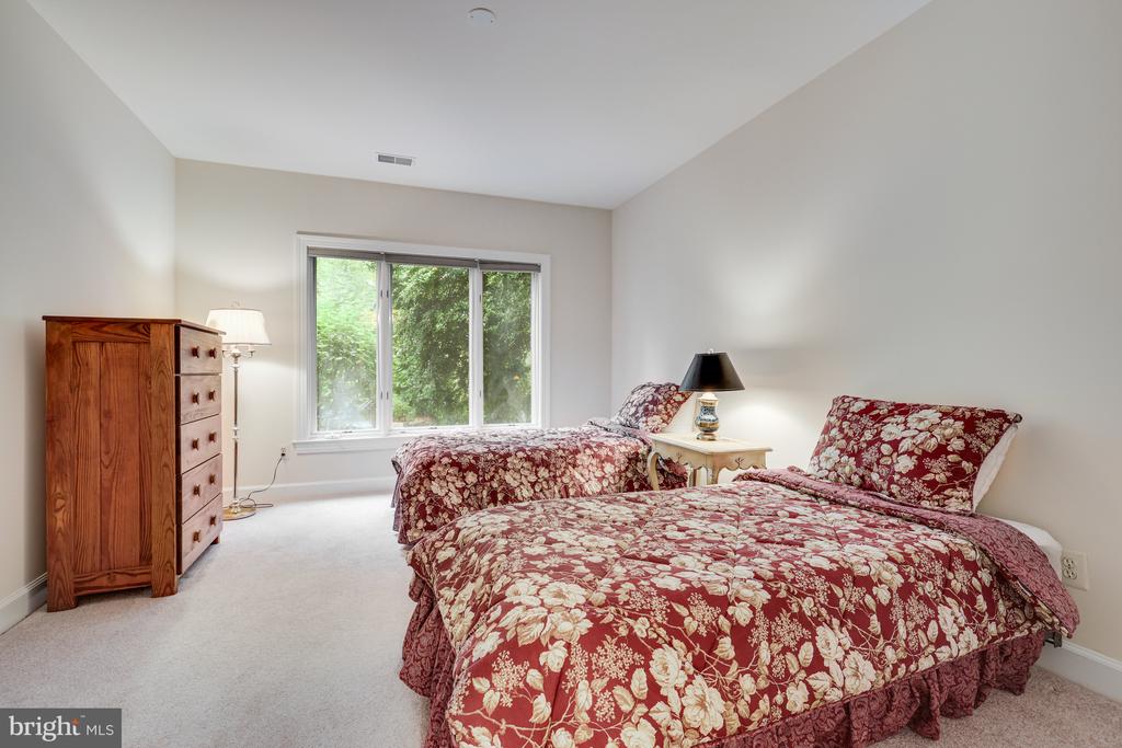 912 CENTRILLION DRIVE