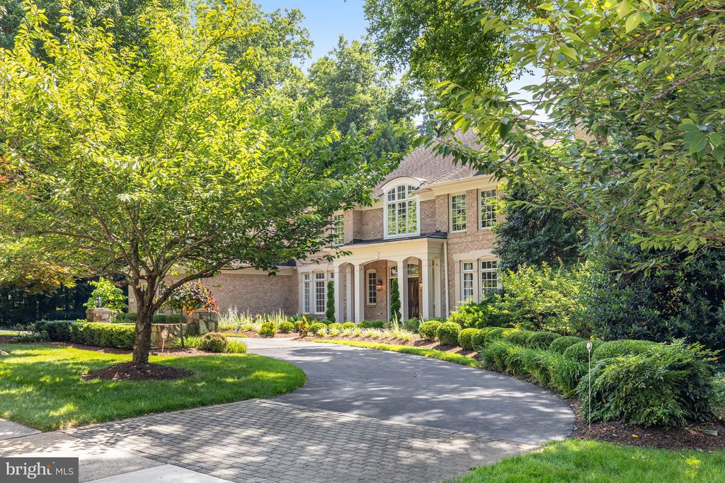 912 CENTRILLION DRIVE