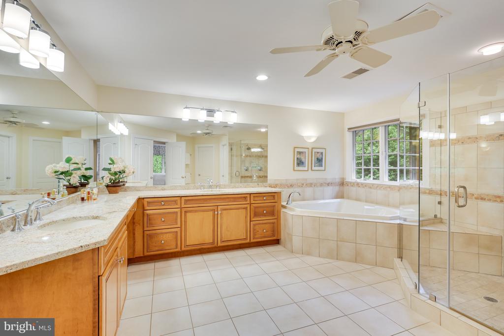 912 CENTRILLION DRIVE
